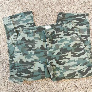 Universal Thread Women's Mid-Rise Utility Camouflage Cargo Pants - Size 17